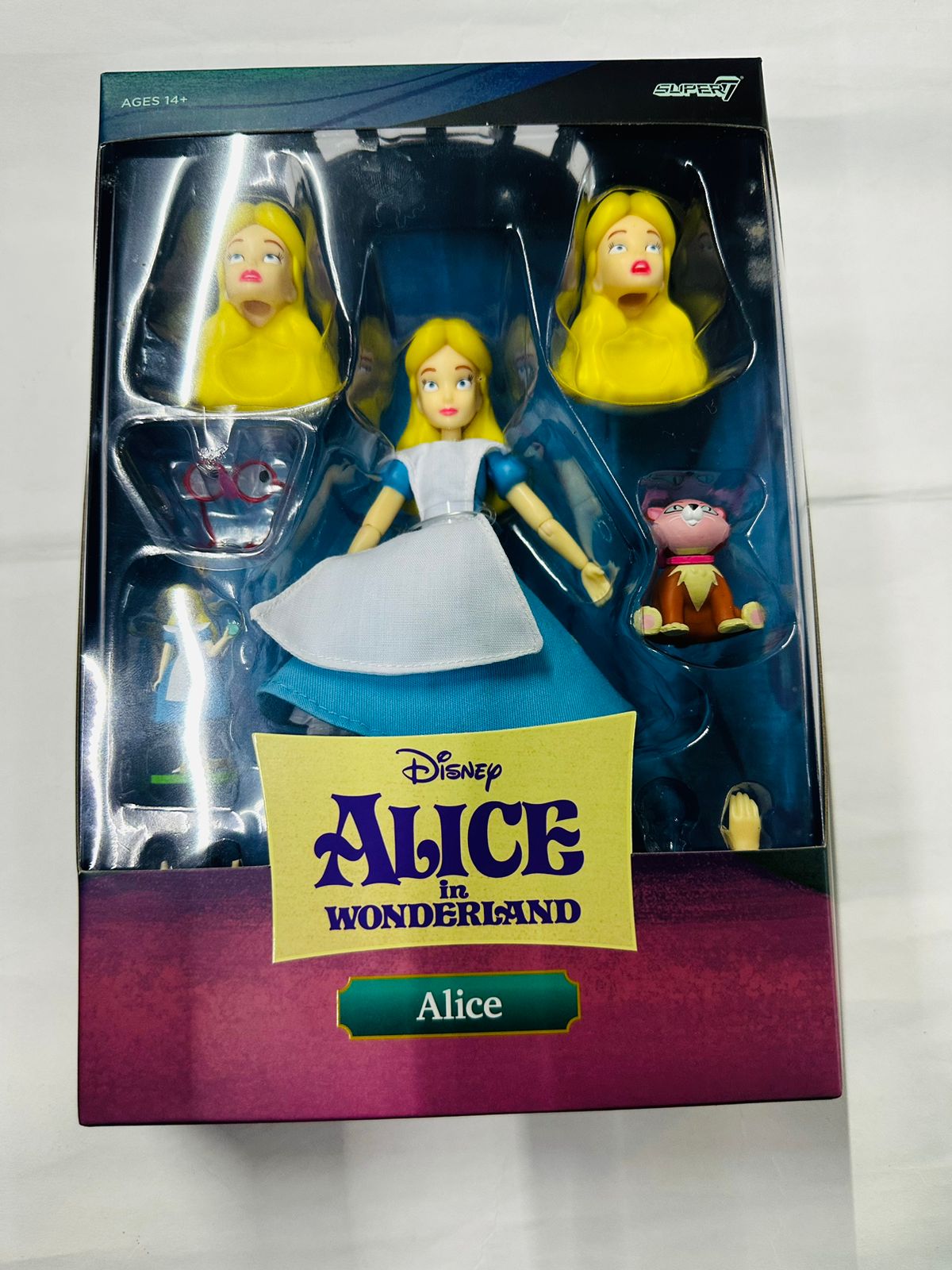 Alice in the wonderland super 7